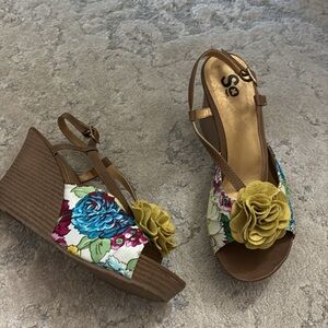 SO Sevina yellow print platform stacked heel Size 7